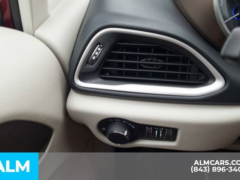 Used 2023 Chrysler Voyager LX FWD image 17