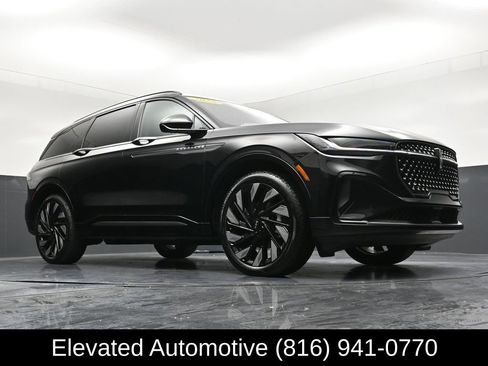 Used 2025 Lincoln Nautilus Reserve w/ Jet Appearance Package AWD/4WD image 32