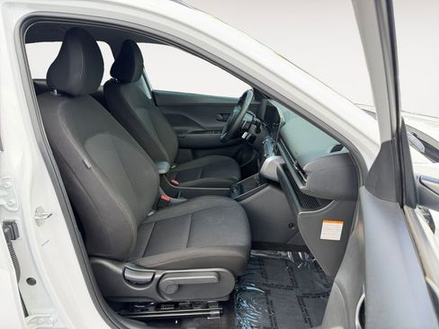 Used 2024 Hyundai Kona SEL FWD image 25