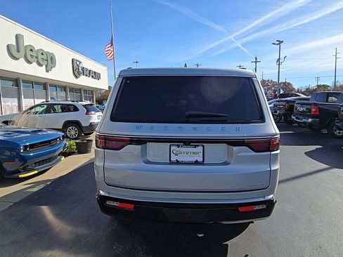 Used 2022 Jeep Wagoneer Series III w/ Premium Group I image 7