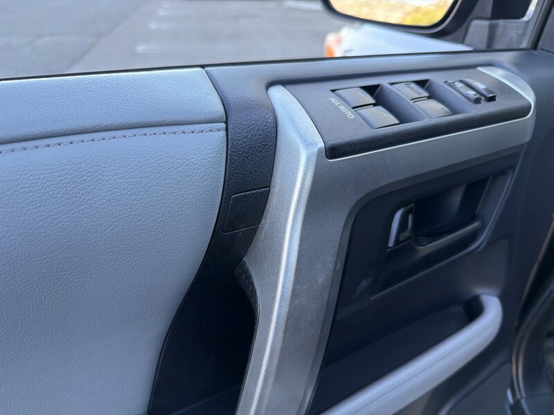 Used 2012 Toyota 4Runner SR5 w/ Convenience Pkg AWD/4WD image 26
