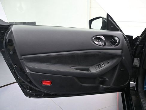 Certified 2024 Nissan Z NISMO w/ Floor Mat Package RWD image 9