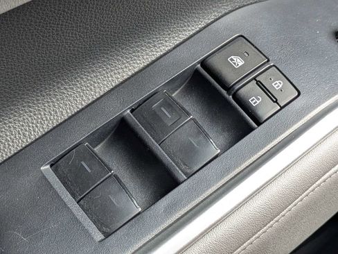 Used 2023 Toyota Highlander XLE FWD image 26