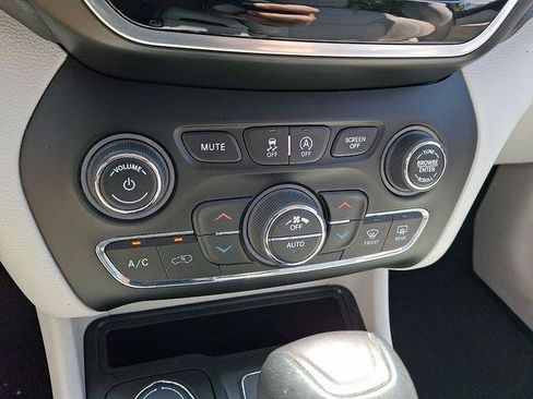 Certified 2020 Jeep Cherokee Limited AWD/4WD image 16