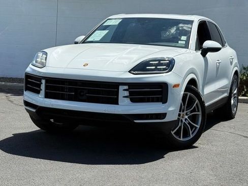 Used 2025 Porsche Cayenne AWD/4WD image 1