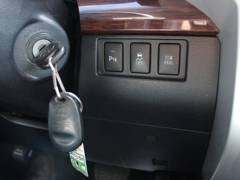 Used 2015 Toyota Tundra Limited w/ Limited Premium Package image 29