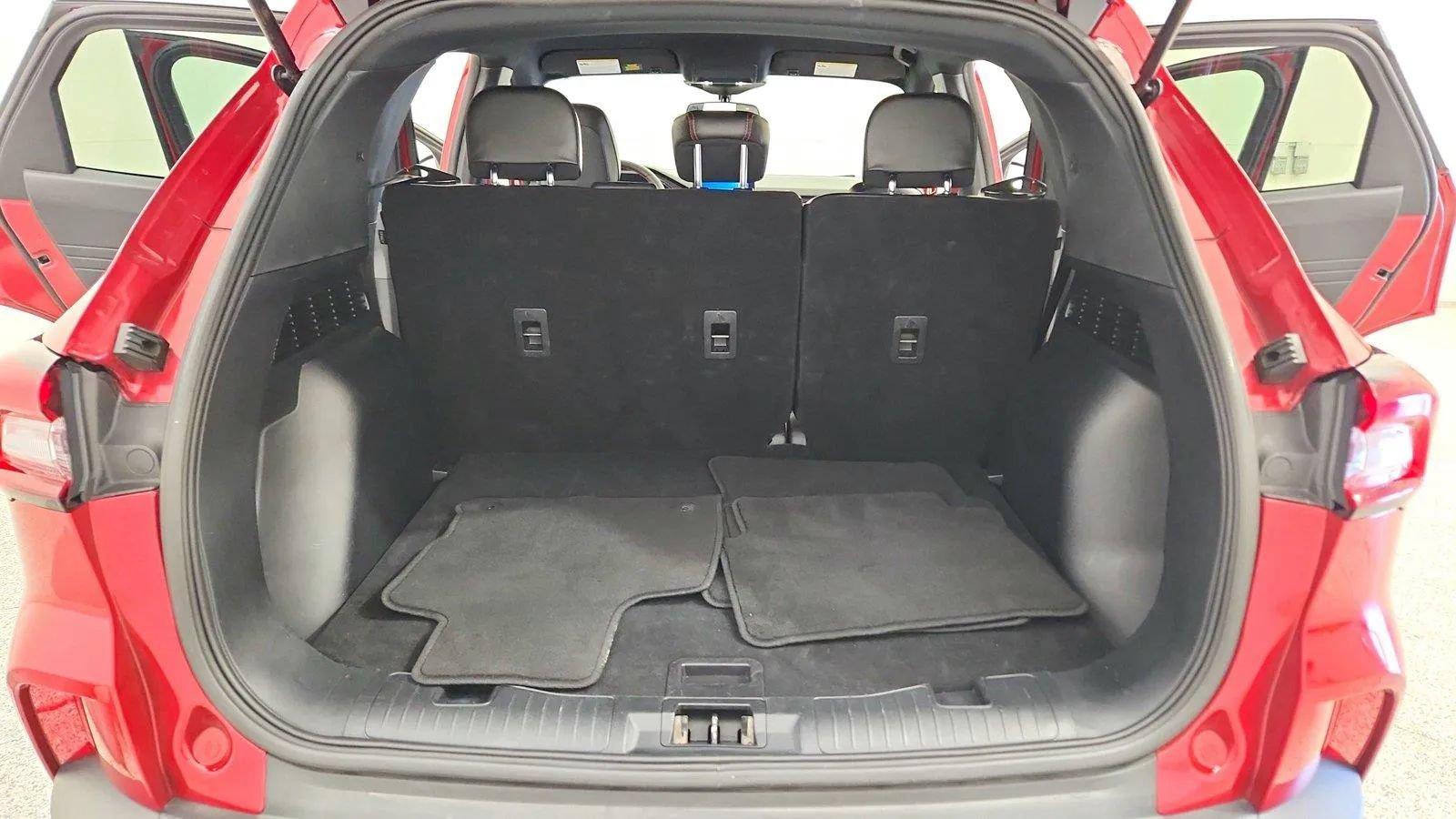 Used 2025 Ford Escape ST-Line FWD image 36