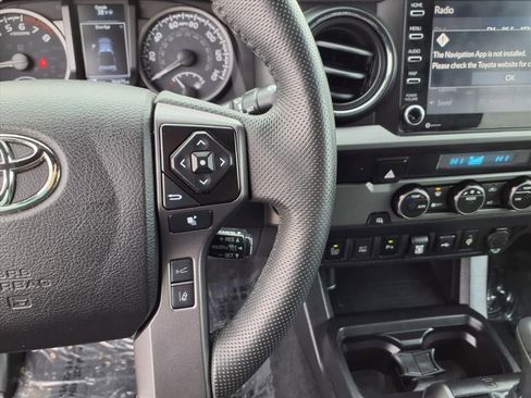 Used 2022 Toyota Tacoma TRD Sport image 11