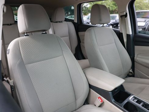 Used 2017 Ford Escape SE w/ Equipment Group 201A FWD image 16