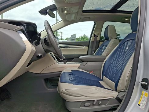 Used 2018 Cadillac XT5 Luxury w/ Driver Awareness Package AWD/4WD image 13