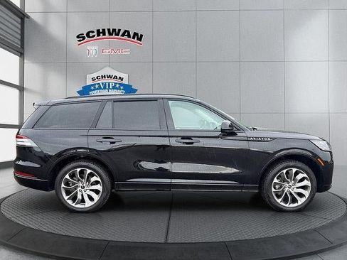 Used 2025 Lincoln Aviator AWD w/ Jet Appearance Package image 3