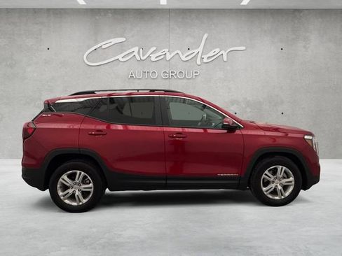 Used 2024 GMC Terrain SLE w/ Driver Convenience Package image 17