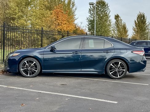 Used 2019 Toyota Camry XSE image 7