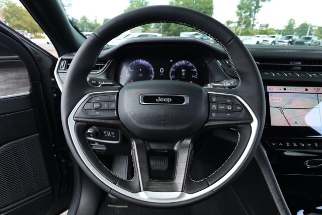 New 2027 Jeep Grand Cherokee Limited RWD image 11