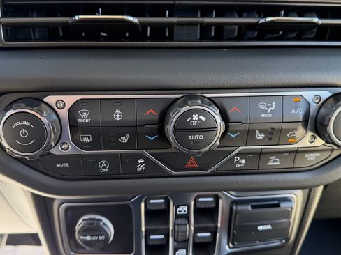 New 2026 Jeep Gladiator Mojave AWD/4WD image 25