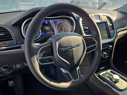 Used 2023 Chrysler 300 Touring w/ Sport Appearance Package image 17