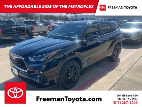 Used 2023 Toyota Highlander LE FWD image 1