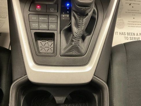 Used 2021 Toyota RAV4 LE AWD/4WD image 21