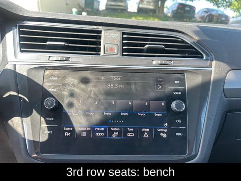Used 2023 Volkswagen Tiguan SE w/ Panoramic Sunroof Package FWD image 12
