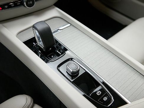 Certified 2024 Volvo S60 B5 Ultimate image 18