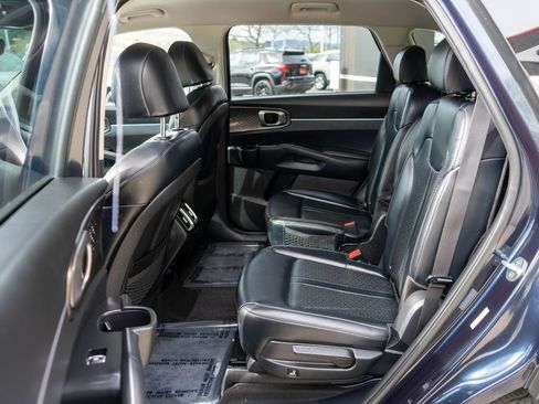 Used 2023 Kia Sorento EX image 13