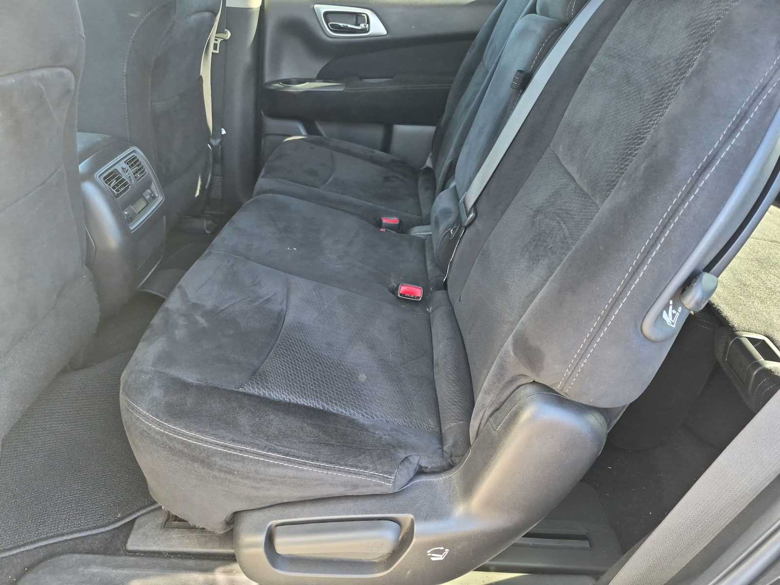Used 2016 Nissan Pathfinder SV AWD/4WD image 18