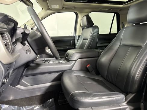 Used 2022 Ford Expedition Max XLT image 19