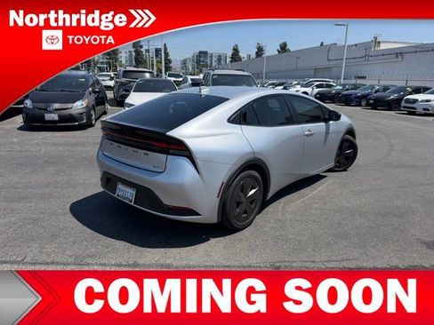 Used 2024 Toyota Prius LE FWD image 4