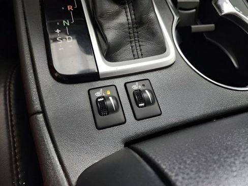 Used 2018 Toyota Highlander XLE AWD/4WD image 37
