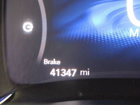 Used 2018 Chrysler Pacifica Limited w/ Advanced Safetytec Group FWD image 11