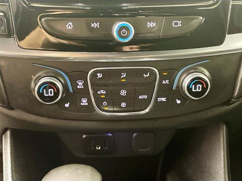 Used 2022 Chevrolet Traverse LT w/ Midnight/Sport Edition AWD/4WD image 10
