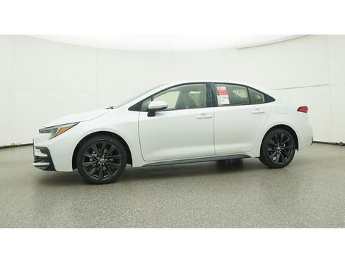 Used 2024 Toyota Corolla SE image 19