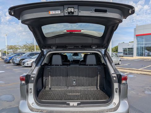 Certified 2025 Toyota Highlander XLE AWD/4WD image 25