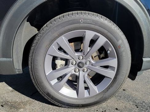 Used 2025 Ford Explorer Active w/ Active Comfort Package image 12