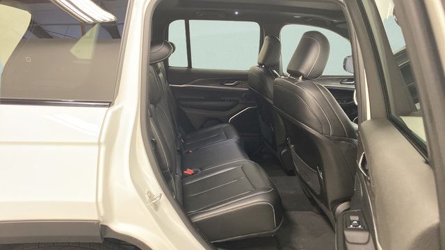 Used 2024 Jeep Grand Cherokee Limited 4xe AWD/4WD image 33