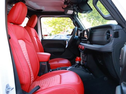 Used 2025 Jeep Wrangler Unlimited Rubicon AWD/4WD image 25