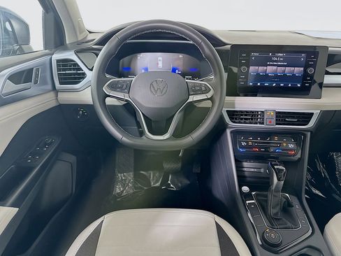 New 2025 Volkswagen Taos SE w/ Panoramic Sunroof Package image 21