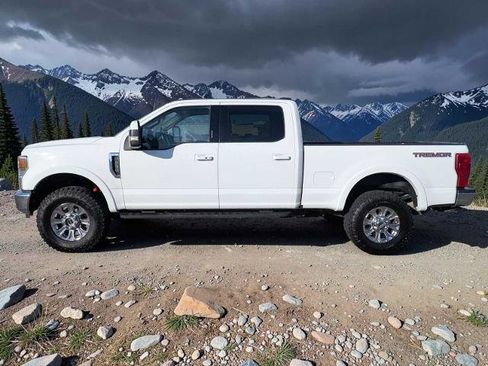 Certified 2022 Ford F250 Lariat w/ Tremor Off-Road Package AWD/4WD image 3