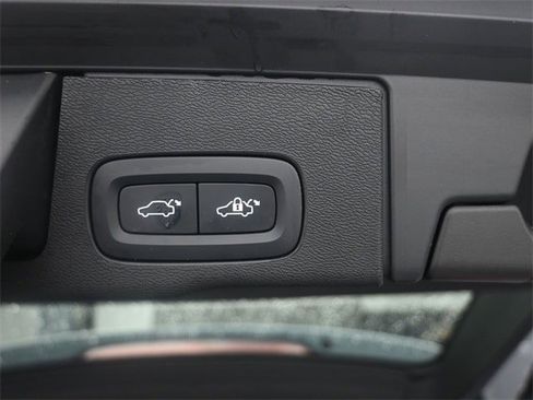 Certified 2023 Volvo XC60 B5 Ultimate w/ Protection Package Premier image 26