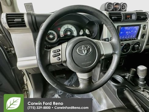 Used 2010 Toyota FJ Cruiser 4WD image 11