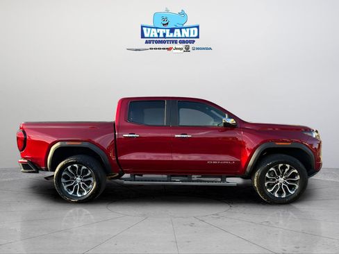 Used 2023 GMC Canyon Denali image 4