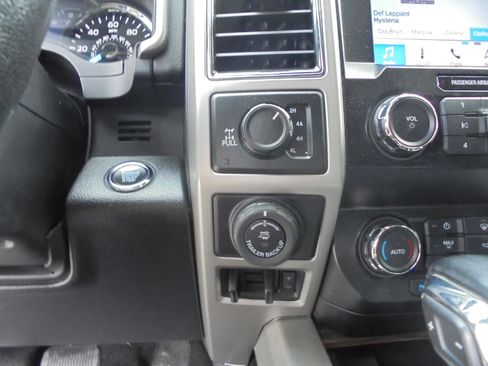 Used 2019 Ford F150 Lariat image 17