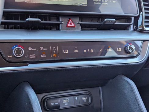 Certified 2025 Kia Sportage EX image 26