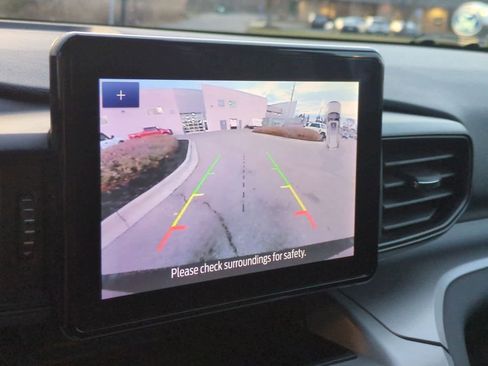 Used 2023 Ford Explorer XLT image 30