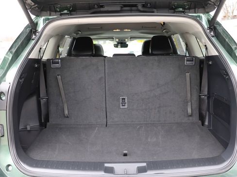 Used 2025 Toyota Highlander XLE AWD/4WD image 6
