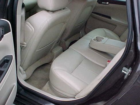 Used 2009 Chevrolet Impala LT w/ Luxury Edition Package image 17