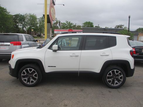 Used 2015 Jeep Renegade Latitude w/ Cold Weather Group II image 4