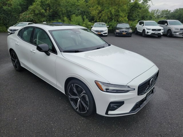 Used 2024 Volvo S60 B5 Core AWD/4WD image 6