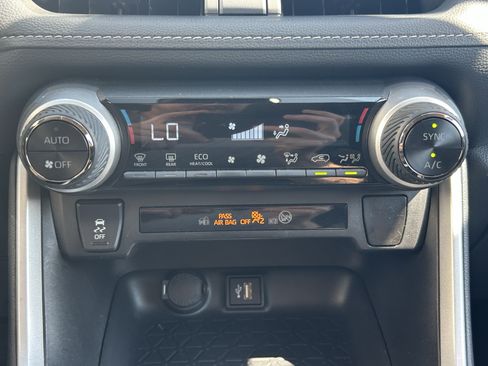 Certified 2025 Toyota RAV4 LE AWD/4WD image 28