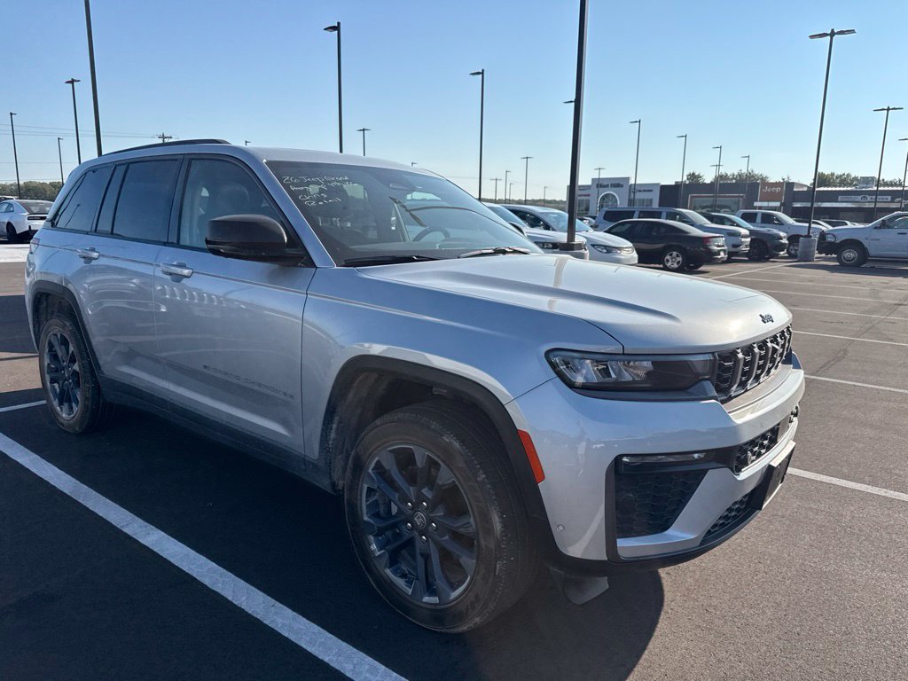 Used 2026 Jeep Grand Cherokee Limited AWD/4WD image 33